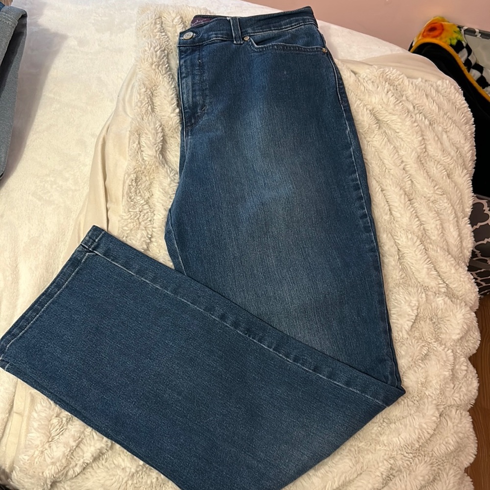 Gloria Vanderbilt Blue Dark Wash straight leg jeans